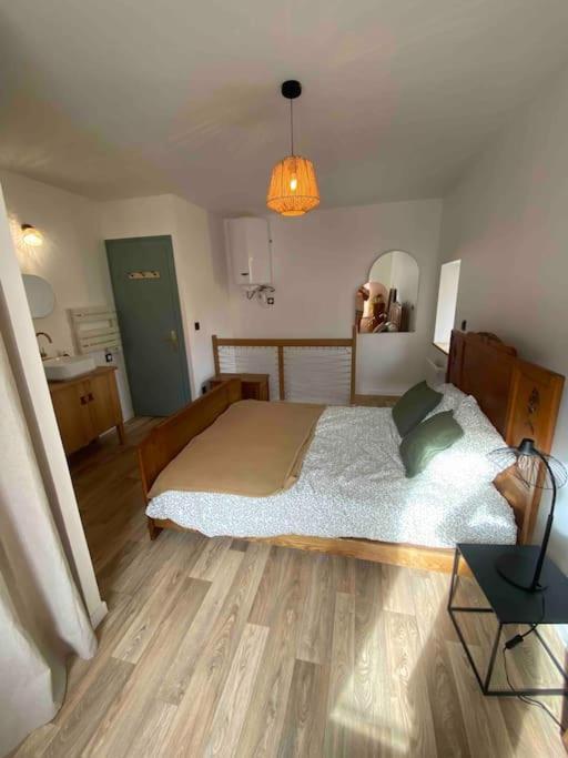 Petite Maison De Village Ebreuil Экстерьер фото